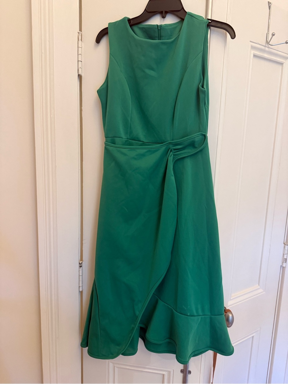Sleeveless Green A-Line Dress with Waist Tie